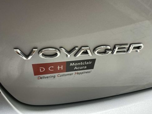 Used 2023 Chrysler Voyager LX FWD image 7