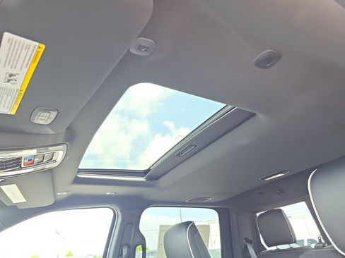 New 2025 RAM 2500 Laramie AWD/4WD image 14