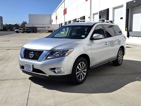 Used 2013 Nissan Pathfinder SV image 1