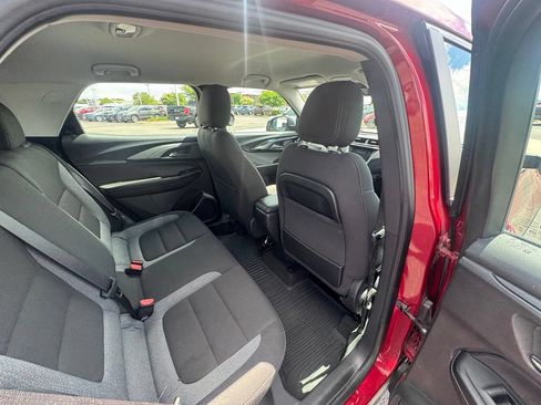 Used 2021 Chevrolet TrailBlazer LS w/ LPO, Blackout Package FWD image 15