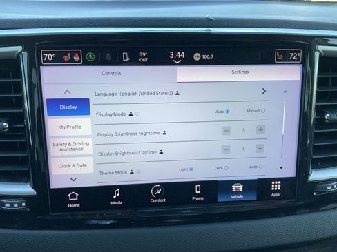 Used 2023 Chrysler Pacifica Touring-L image 42