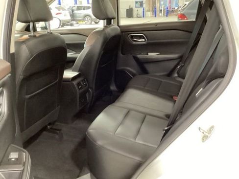 Used 2021 Nissan Rogue SV w/ Premium Package image 17