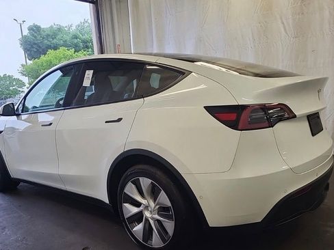 Used 2022 Tesla Model Y Long Range AWD/4WD image 2