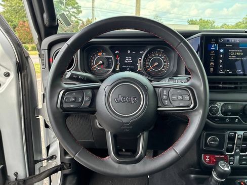 Used 2024 Jeep Wrangler Unlimited Rubicon AWD/4WD image 21