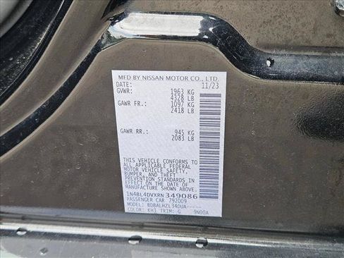 Used 2024 Nissan Altima 2.5 SV FWD image 24