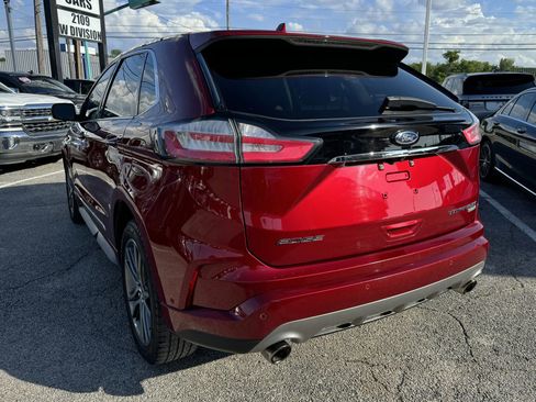 Used 2019 Ford Edge Titanium w/ Equipment Group 301A FWD image 4