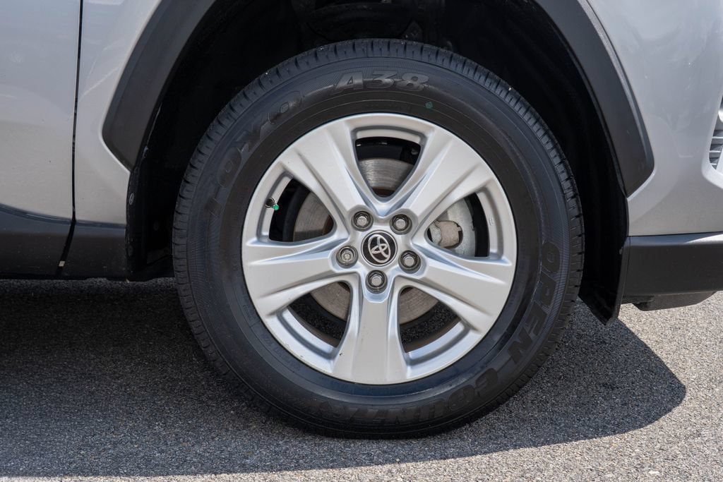 Used 2021 Toyota RAV4 XLE w/ Convenience Package FWD image 34