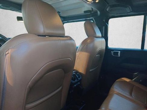 Used 2022 Jeep Gladiator Overland w/ Popular Equipment Package image 9