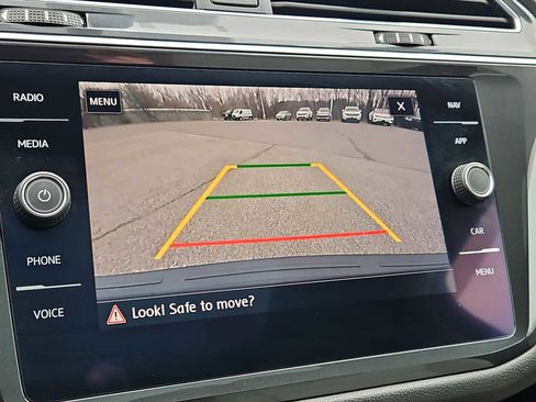 Used 2019 Volkswagen Tiguan SEL AWD/4WD image 16