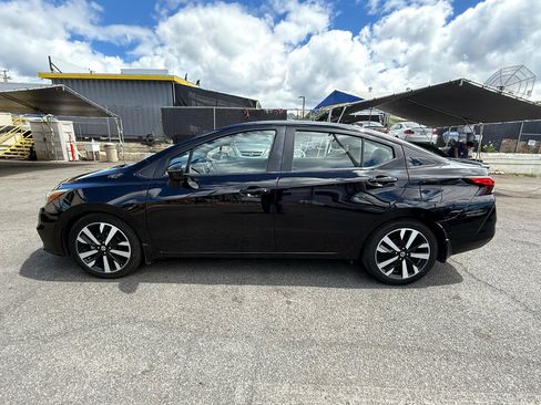 Used 2021 Nissan Versa SR image 2
