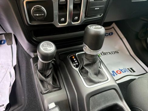 Used 2020 Jeep Wrangler Sport AWD/4WD image 23