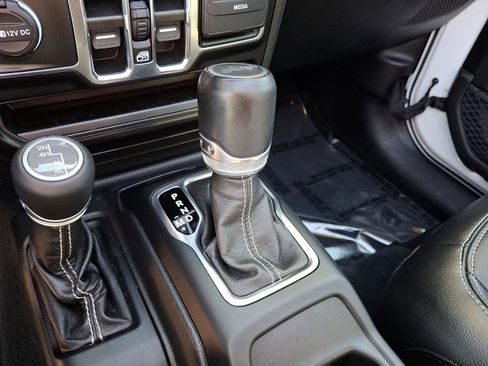 Certified 2022 Jeep Wrangler Unlimited Sahara w/ Cold Weather Group image 16