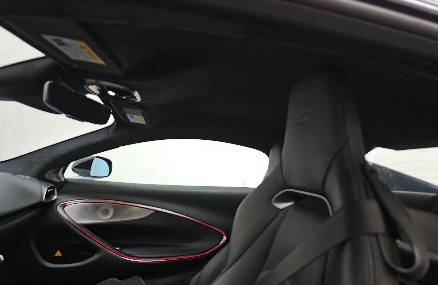Used 2023 McLaren Artura RWD image 7