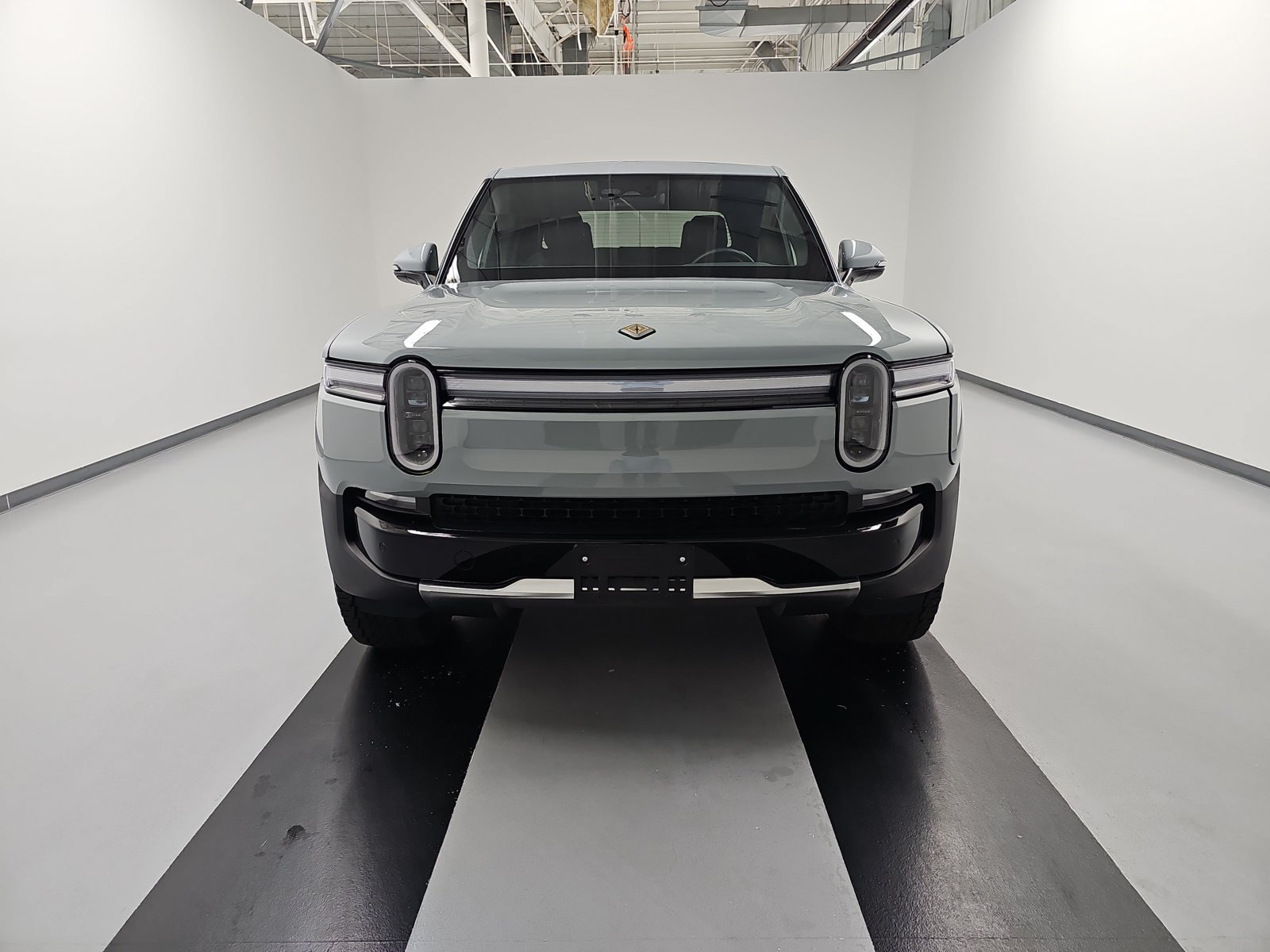 Used 2025 Rivian R1T Adventure Dual AWD/4WD image 8