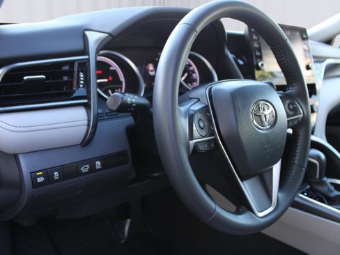 Used 2023 Toyota Camry XLE image 14