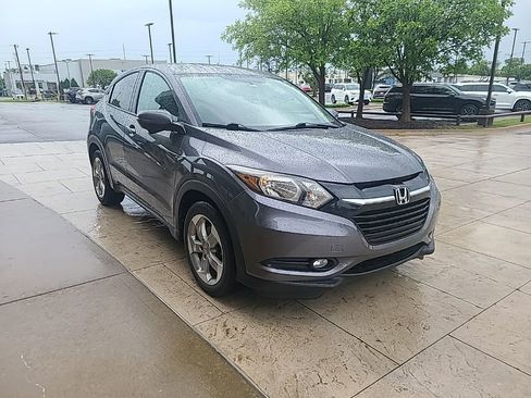 Used 2017 Honda HR-V EX image 2