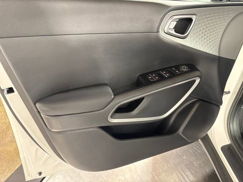 Used 2020 Kia Soul LX image 23