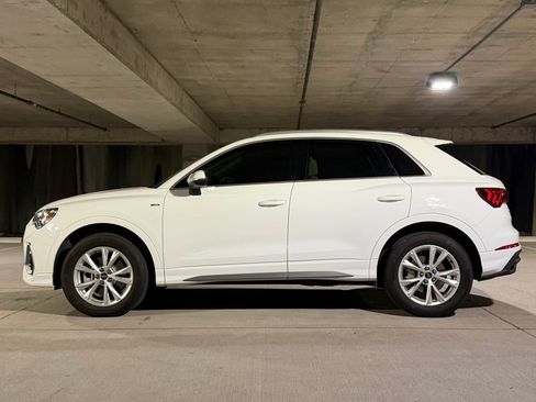 Used 2024 Audi Q3 2.0T Premium w/ Convenience Package AWD/4WD image 2