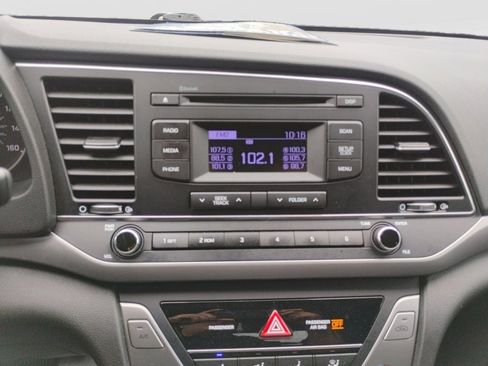 Used 2018 Hyundai Elantra SE FWD image 21