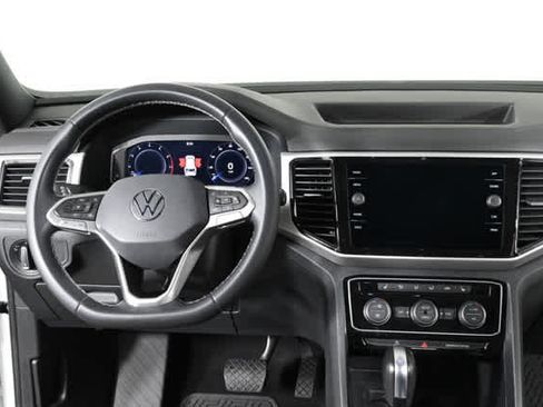 Certified 2022 Volkswagen Atlas Cross Sport SE w/ Panoramic Sunroof Package image 3