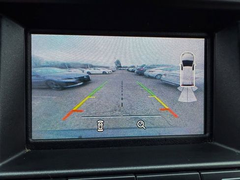 Used 2019 Ford Explorer XLT image 11