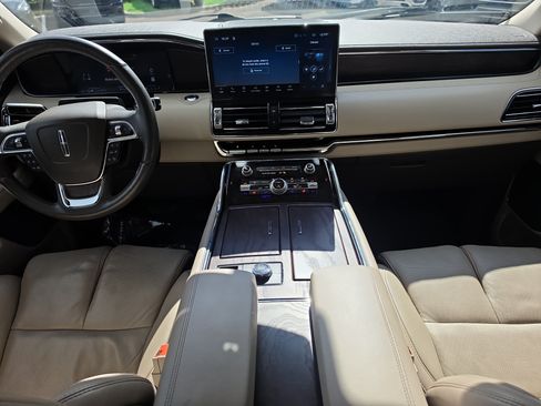 Used 2024 Lincoln Navigator Reserve AWD/4WD image 12