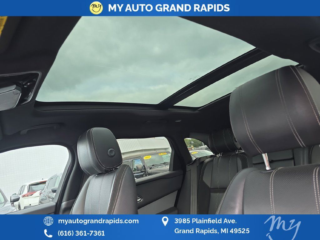 Used 2019 Land Rover Range Rover Velar R-Dynamic SE AWD/4WD image 23