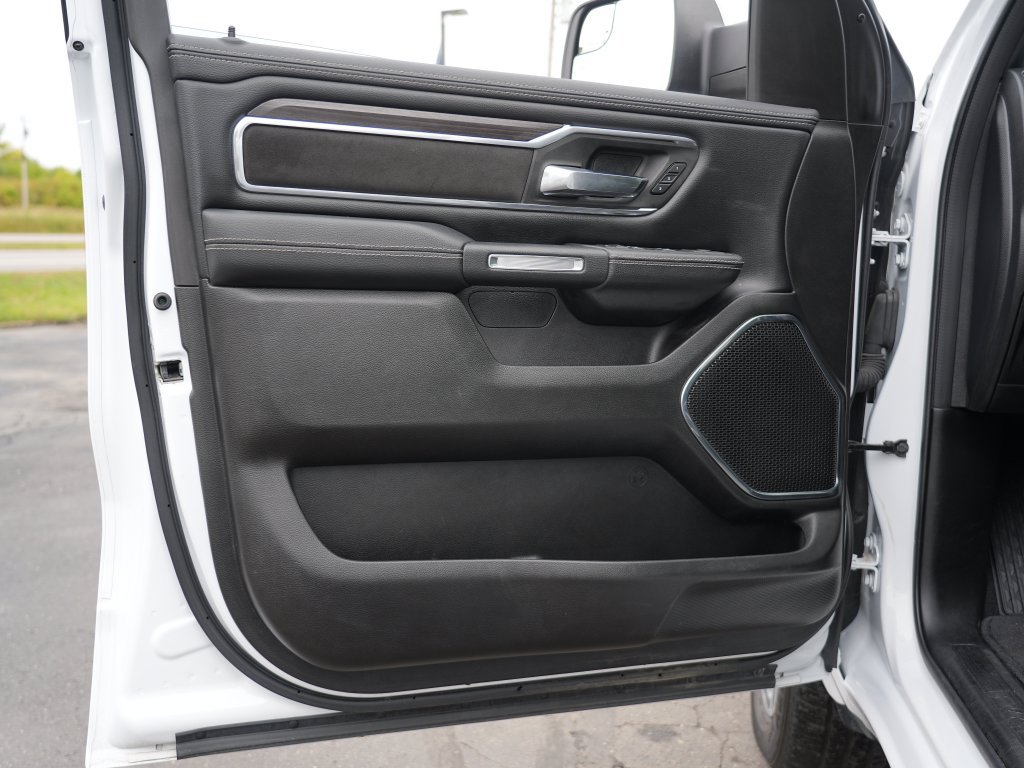 Used 2025 RAM 1500 Laramie AWD/4WD image 14
