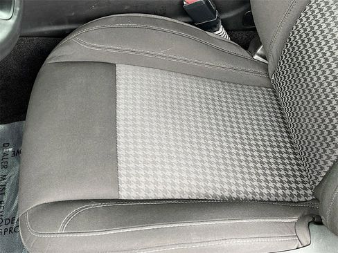 Used 2022 Dodge Challenger SXT w/ Driver Convenience Group image 18