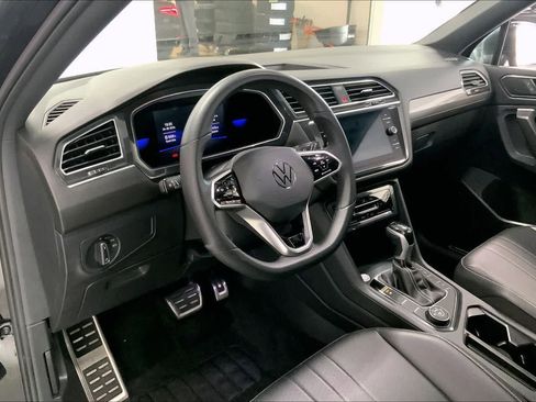Used 2022 Volkswagen Tiguan SE R-Line AWD/4WD image 2