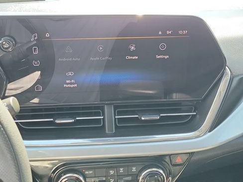 Used 2024 Chevrolet Trax LT FWD image 11