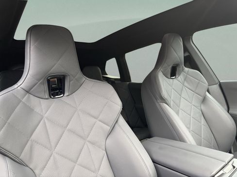 Used 2026 BMW iX xDrive60 w/ M Sport Package AWD/4WD image 24