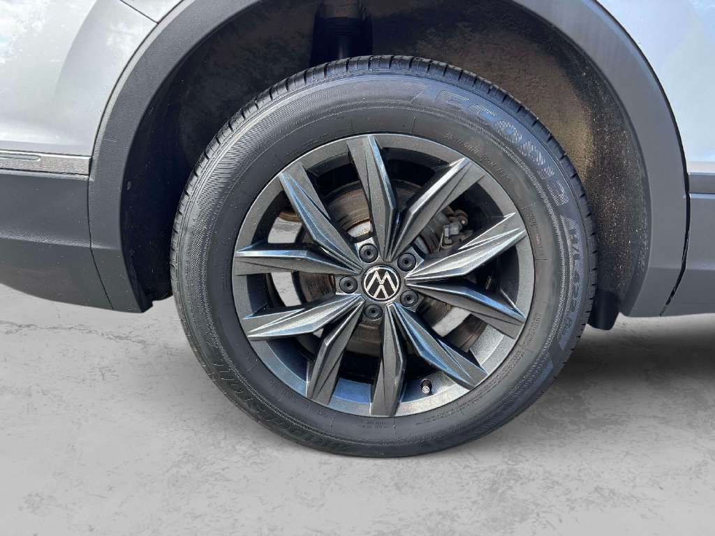 Used 2023 Volkswagen Tiguan SE AWD/4WD image 36