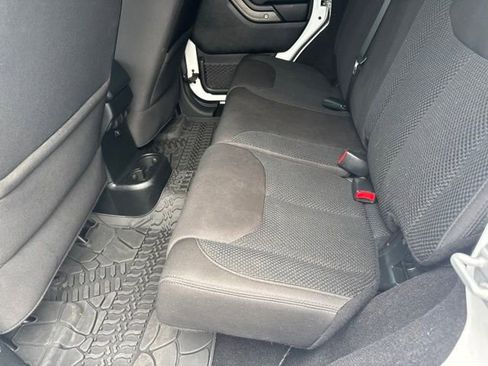 Used 2017 Jeep Wrangler Unlimited Sport AWD/4WD image 9