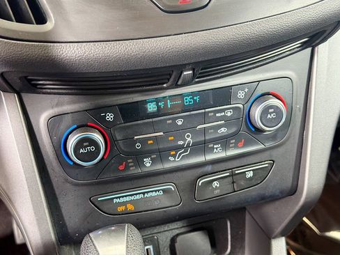 Used 2017 Ford Escape SE w/ SE Cold Weather Package FWD image 16