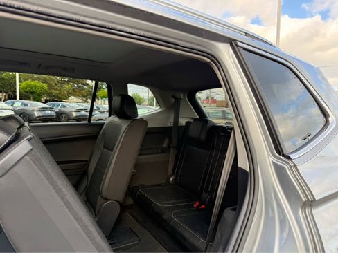 Used 2021 Volkswagen Tiguan SEL FWD image 10