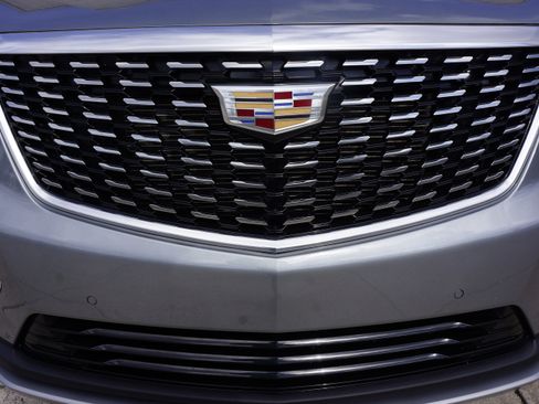 New 2025 Cadillac XT5 Luxury image 15