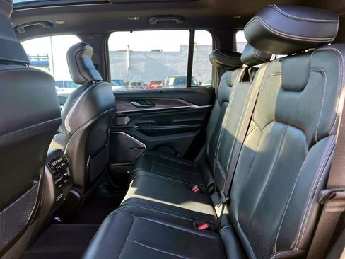 Used 2022 Jeep Grand Cherokee Overland w/ Luxury Tech Group IV image 11