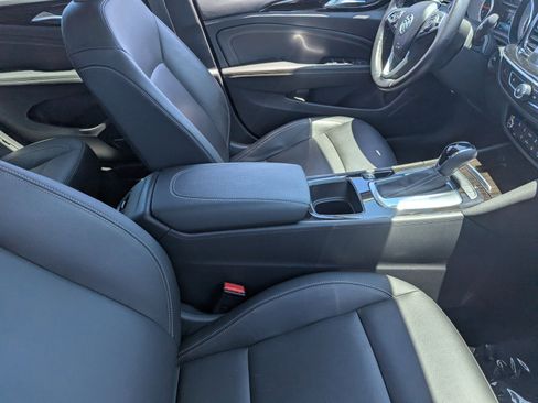 Used 2018 Buick Regal Essence image 11