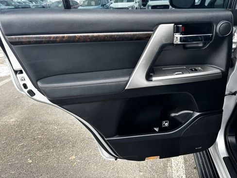 Used 2014 Toyota Land Cruiser Base image 24