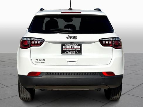 Used 2026 Jeep Compass Latitude image 4