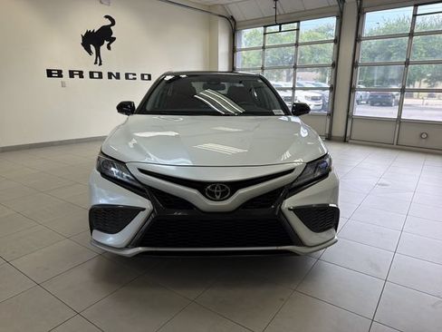 Used 2022 Toyota Camry XSE FWD image 3