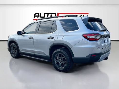 Used 2025 Honda Pilot TrailSport image 5