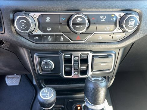 Used 2024 Jeep Wrangler Sport S image 20