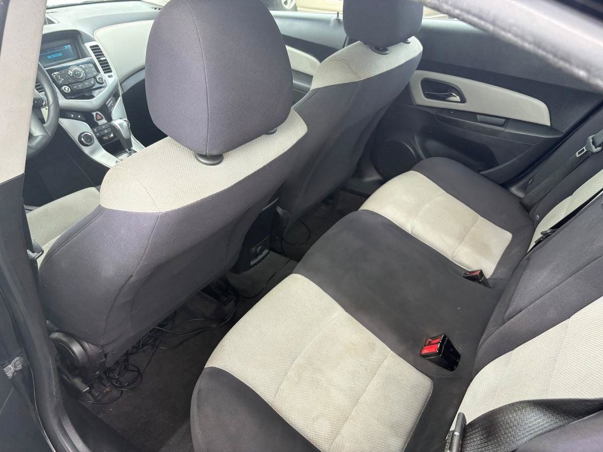Used 2013 Chevrolet Cruze LS FWD image 8