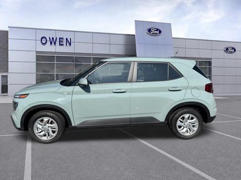 Used 2025 Hyundai Venue SE FWD image 2