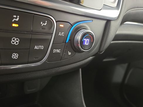 Used 2022 Chevrolet Traverse LT AWD/4WD image 26