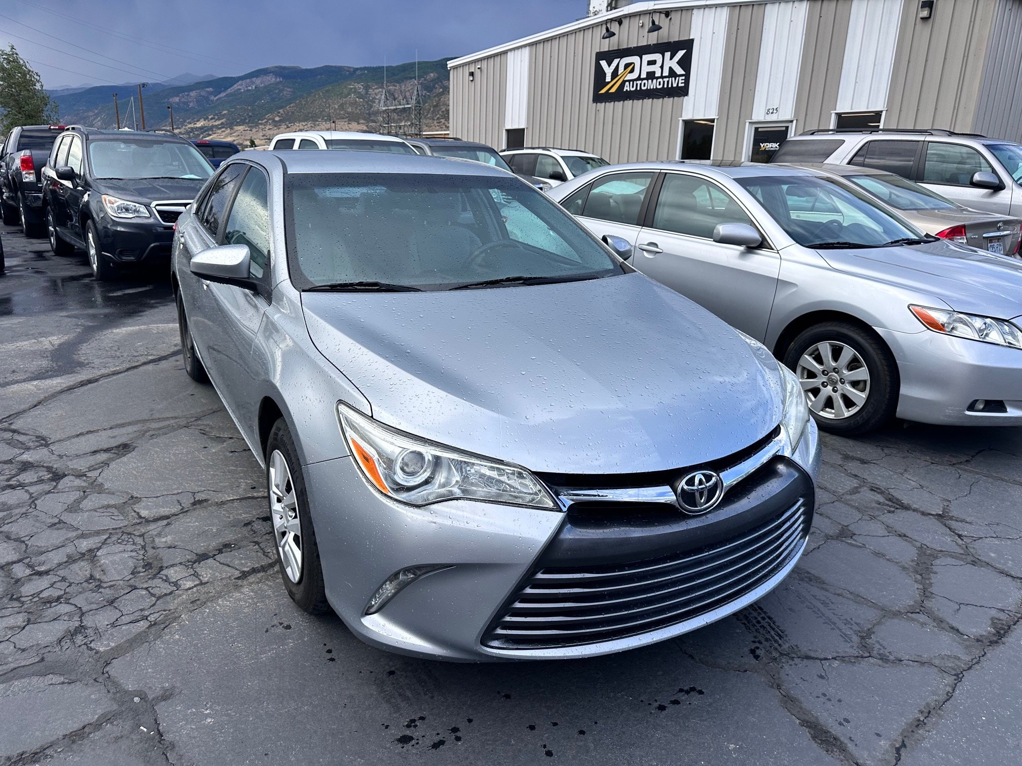 Used 2016 Toyota Camry LE FWD image 1
