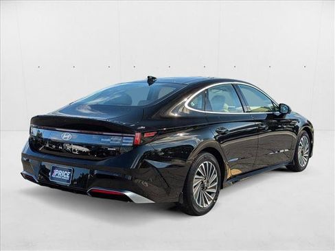 New 2025 Hyundai Sonata Limited image 2