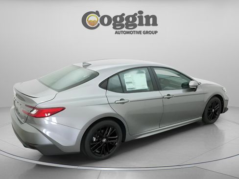 New 2026 Toyota Camry SE FWD image 18